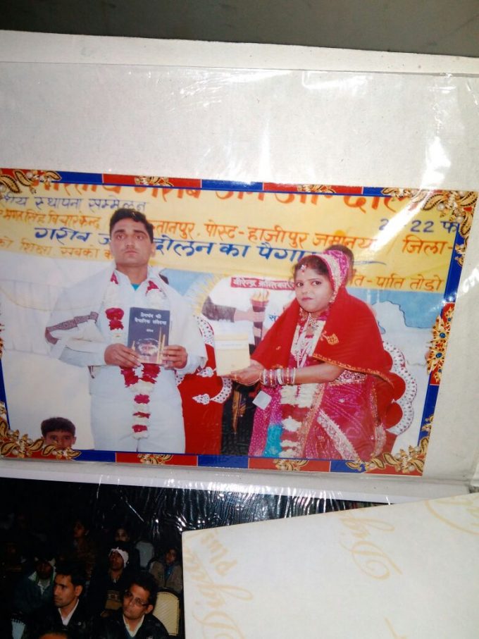 दलित-नट जाति की सरिता भारत व जाट जाति के वीरेंद्र क्रांतिकारी ने जातीय प्रपंचों को रचनात्मक क्रियाशीलता व सांगठनिक कौशल से समाज के बीच रहते हुए तोड़कर आदर्श स्थापित किया